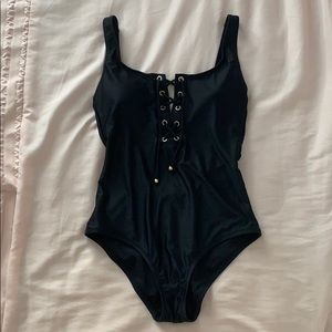 *ITEM SOLD ON CURTSY*